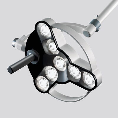 Kompakte TRIANGO 80 Operationsleuchte für flexible medizinische Anwendungen.